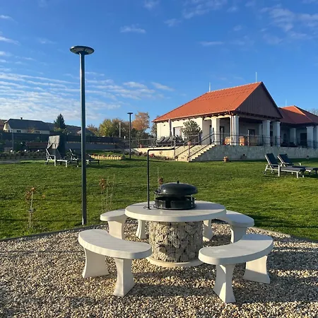 別荘 Horizond Vendeghaz セレンチュ