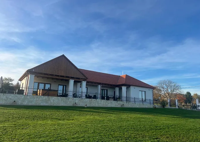 Horizond Vendeghaz 別荘 *